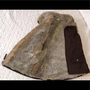 🌸GAP REVERSIBLE FUR VEST🌸